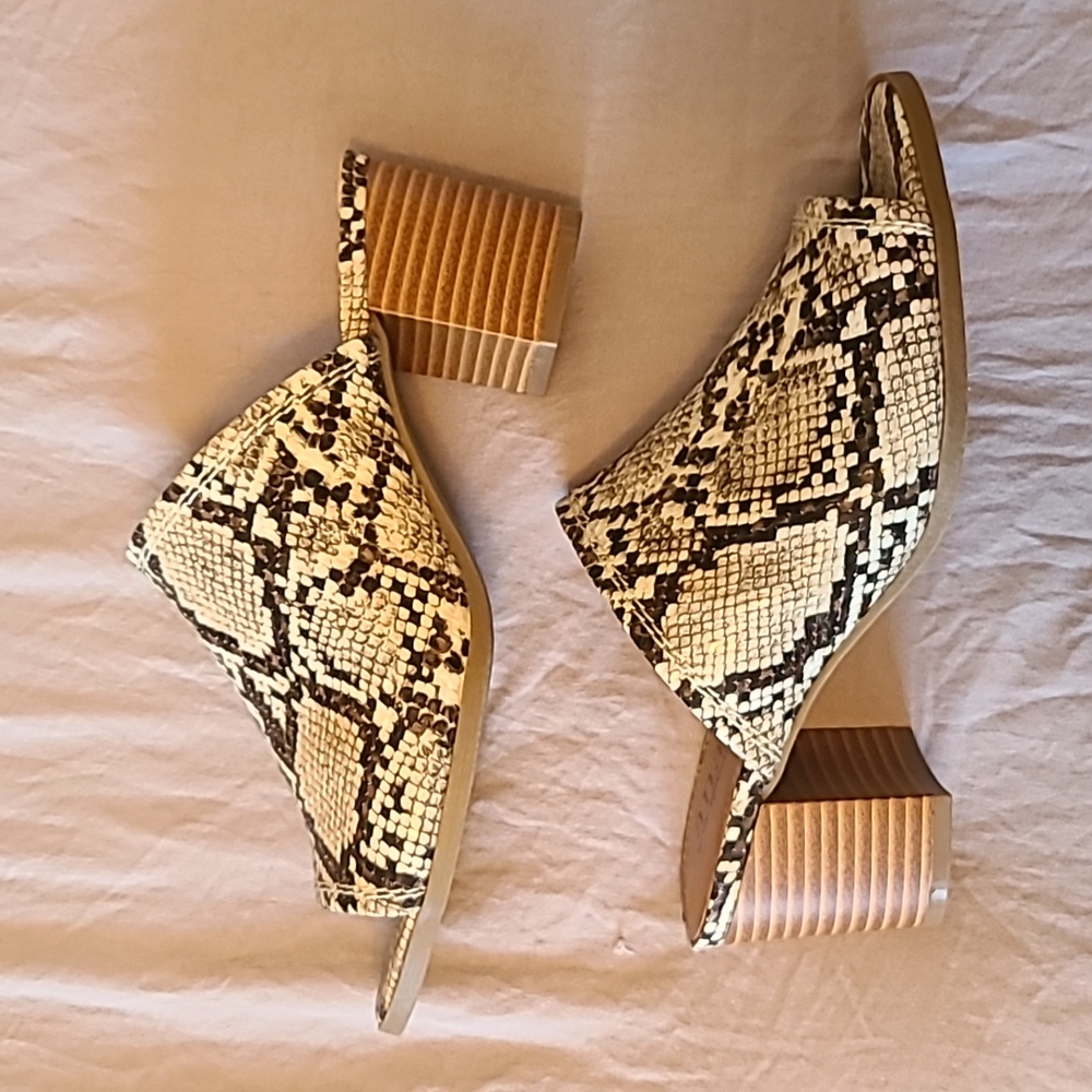 🆕️ NWOT a.n.a Snakeprint Heels